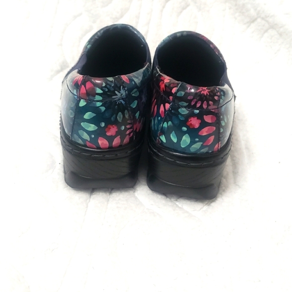 Klogs Footwear Nurse Clogs Floral Multicolor Patterned Leather 9M Slip Resistant - Picture 3 of 8